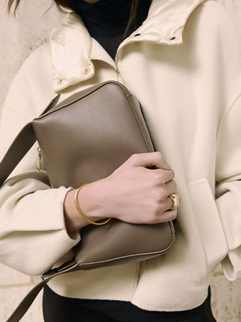 Forme pulite, materiali curati, design essenziale.  - Emme